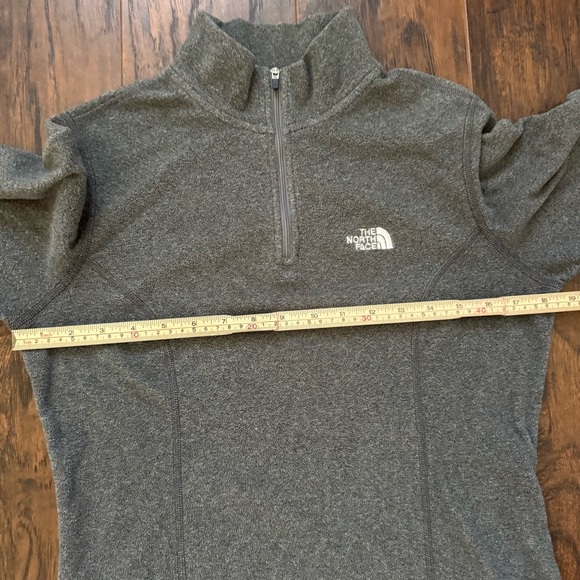 The North Face Small Grey TKA 100 1/4 Zip fleece - Picture 7 of 9